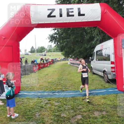 21.06.2025 - 27. Vierlanden-Triathlon MichiJ http://msf.ph/oto/8051055 15.06.2026 15:16:09 Ziel 1325, 1331, 1349, 1375 meine-sportfotos.de