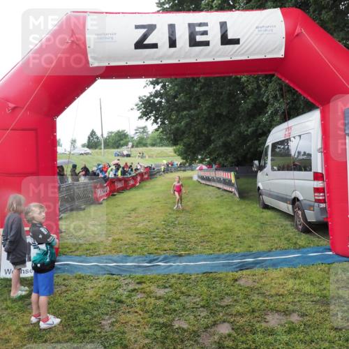 21.06.2025 - 27. Vierlanden-Triathlon MichiJ http://msf.ph/oto/8051057 15.06.2026 15:16:36 Ziel 1380 meine-sportfotos.de