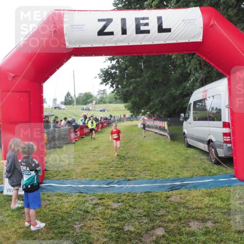 21.06.2025 - 27. Vierlanden-Triathlon MichiJ http://msf.ph/oto/8051115 15.06.2026 15:17:27 Ziel 1378, 1391 meine-sportfotos.de