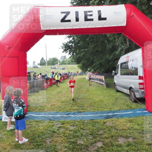 21.06.2025 - 27. Vierlanden-Triathlon MichiJ http://msf.ph/oto/8051117 15.06.2026 15:17:27 Ziel 1378, 1391 meine-sportfotos.de