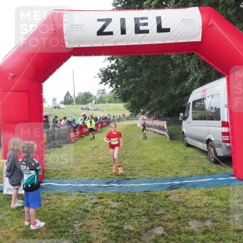 21.06.2025 - 27. Vierlanden-Triathlon MichiJ http://msf.ph/oto/8051122 15.06.2026 15:17:28 Ziel 1378, 1391 meine-sportfotos.de