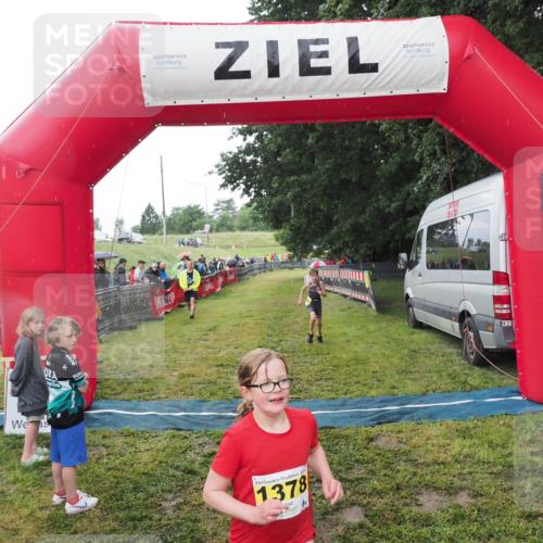 21.06.2025 - 27. Vierlanden-Triathlon MichiJ http://msf.ph/oto/8051126 15.06.2026 15:17:29 Ziel 1378, 1391 meine-sportfotos.de