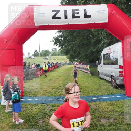 21.06.2025 - 27. Vierlanden-Triathlon MichiJ http://msf.ph/oto/8051128 15.06.2026 15:17:29 Ziel 1378, 1391 meine-sportfotos.de
