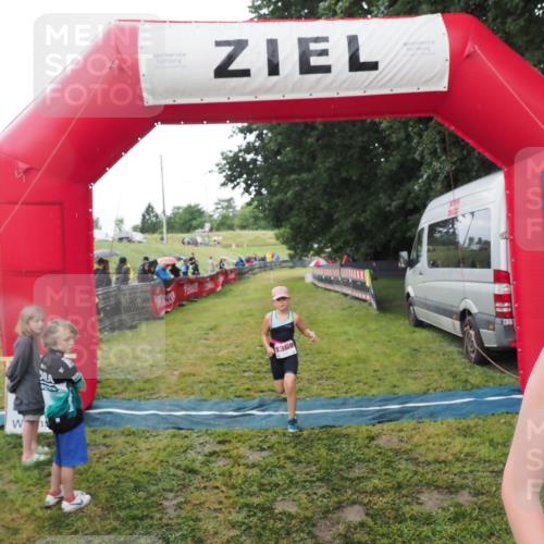 21.06.2025 - 27. Vierlanden-Triathlon MichiJ http://msf.ph/oto/8051173 15.06.2026 15:18:00 Ziel 1318, 1381 meine-sportfotos.de