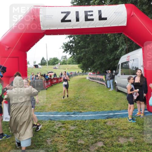 21.06.2025 - 27. Vierlanden-Triathlon MichiJ http://msf.ph/oto/8051221 15.06.2026 15:19:56 Ziel 1345, 1371 meine-sportfotos.de