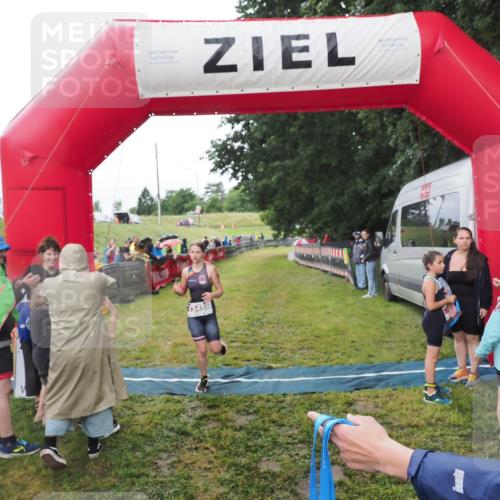 21.06.2025 - 27. Vierlanden-Triathlon MichiJ http://msf.ph/oto/8051229 15.06.2026 15:19:57 Ziel 1345, 1371 meine-sportfotos.de