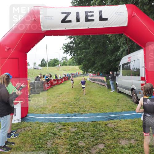 21.06.2025 - 27. Vierlanden-Triathlon MichiJ http://msf.ph/oto/8051294 15.06.2026 15:21:46 Ziel 1339, 1353, 1390 meine-sportfotos.de