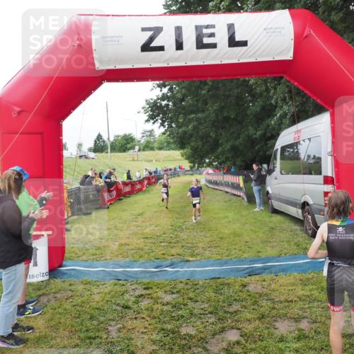 21.06.2025 - 27. Vierlanden-Triathlon MichiJ http://msf.ph/oto/8051298 15.06.2026 15:21:46 Ziel 1339, 1353, 1390 meine-sportfotos.de