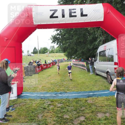 21.06.2025 - 27. Vierlanden-Triathlon MichiJ http://msf.ph/oto/8051299 15.06.2026 15:21:46 Ziel 1339, 1353, 1390 meine-sportfotos.de