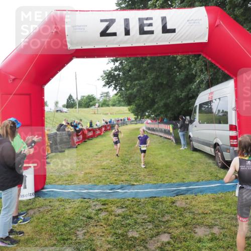 21.06.2025 - 27. Vierlanden-Triathlon MichiJ http://msf.ph/oto/8051302 15.06.2026 15:21:47 Ziel 1339, 1353, 1390 meine-sportfotos.de