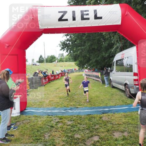 21.06.2025 - 27. Vierlanden-Triathlon MichiJ http://msf.ph/oto/8051305 15.06.2026 15:21:47 Ziel 1339, 1353, 1390 meine-sportfotos.de