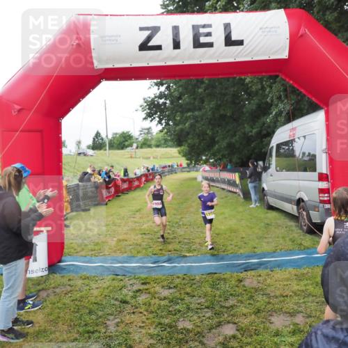 21.06.2025 - 27. Vierlanden-Triathlon MichiJ http://msf.ph/oto/8051307 15.06.2026 15:21:47 Ziel 1339, 1353, 1390 meine-sportfotos.de