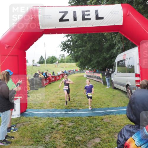 21.06.2025 - 27. Vierlanden-Triathlon MichiJ http://msf.ph/oto/8051308 15.06.2026 15:21:48 Ziel 1339, 1353, 1390 meine-sportfotos.de