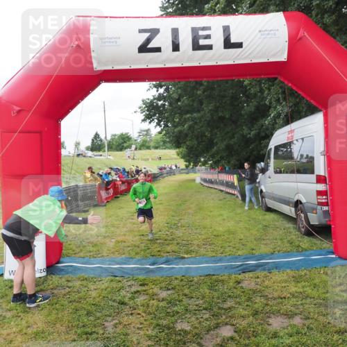 21.06.2025 - 27. Vierlanden-Triathlon MichiJ http://msf.ph/oto/8051350 15.06.2026 15:24:33 Ziel 1323 meine-sportfotos.de