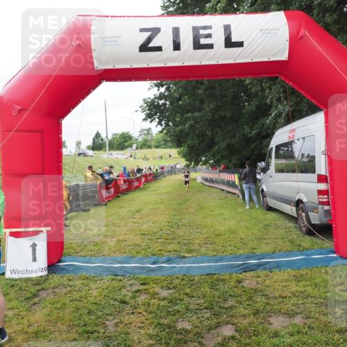 21.06.2025 - 27. Vierlanden-Triathlon MichiJ http://msf.ph/oto/8051356 15.06.2026 15:24:46 Ziel 1342 meine-sportfotos.de