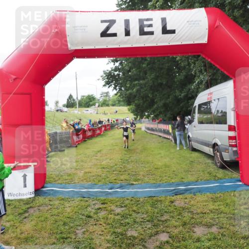 21.06.2025 - 27. Vierlanden-Triathlon MichiJ http://msf.ph/oto/8051368 15.06.2026 15:24:48 Ziel 1342, 1350 meine-sportfotos.de