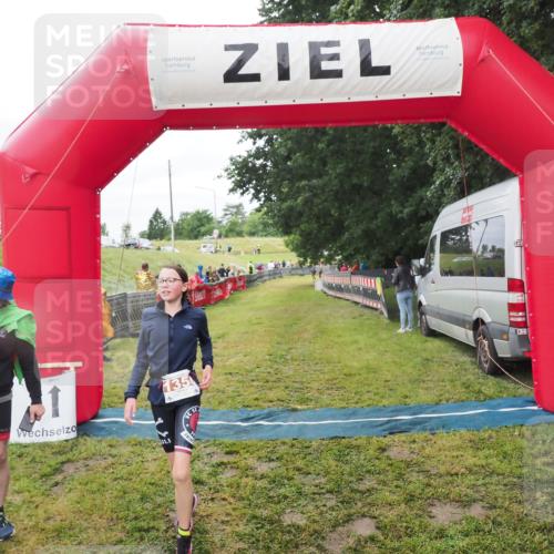 21.06.2025 - 27. Vierlanden-Triathlon MichiJ http://msf.ph/oto/8051392 15.06.2026 15:24:52 Ziel 1342, 1350 meine-sportfotos.de