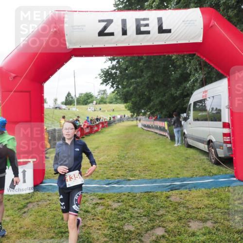 21.06.2025 - 27. Vierlanden-Triathlon MichiJ http://msf.ph/oto/8051393 15.06.2026 15:24:52 Ziel 1342, 1350 meine-sportfotos.de