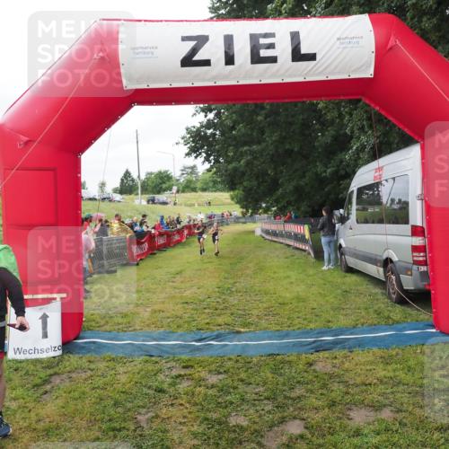 21.06.2025 - 27. Vierlanden-Triathlon MichiJ http://msf.ph/oto/8051395 15.06.2026 15:24:58 Ziel 1350, 1352, 1370 meine-sportfotos.de