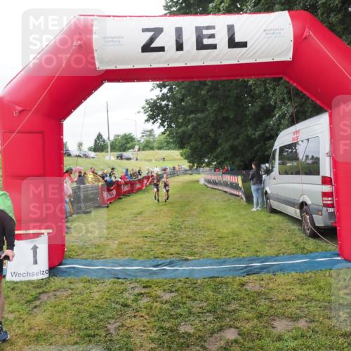21.06.2025 - 27. Vierlanden-Triathlon MichiJ http://msf.ph/oto/8051397 15.06.2026 15:24:58 Ziel 1350, 1352, 1370 meine-sportfotos.de