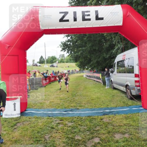 21.06.2025 - 27. Vierlanden-Triathlon MichiJ http://msf.ph/oto/8051405 15.06.2026 15:24:59 Ziel 1352, 1370 meine-sportfotos.de