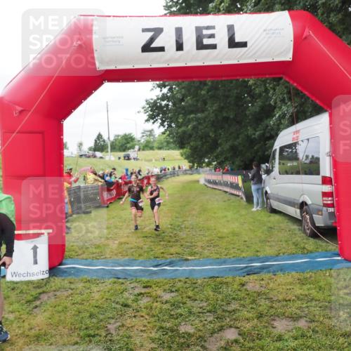 21.06.2025 - 27. Vierlanden-Triathlon MichiJ http://msf.ph/oto/8051409 15.06.2026 15:25:00 Ziel 1352, 1370 meine-sportfotos.de