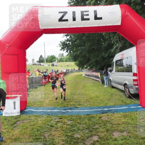 21.06.2025 - 27. Vierlanden-Triathlon MichiJ http://msf.ph/oto/8051410 15.06.2026 15:25:00 Ziel 1352, 1370 meine-sportfotos.de
