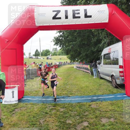 21.06.2025 - 27. Vierlanden-Triathlon MichiJ http://msf.ph/oto/8051413 15.06.2026 15:25:01 Ziel 1352, 1370 meine-sportfotos.de