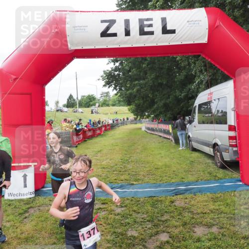 21.06.2025 - 27. Vierlanden-Triathlon MichiJ http://msf.ph/oto/8051418 15.06.2026 15:25:01 Ziel 1352, 1370 meine-sportfotos.de