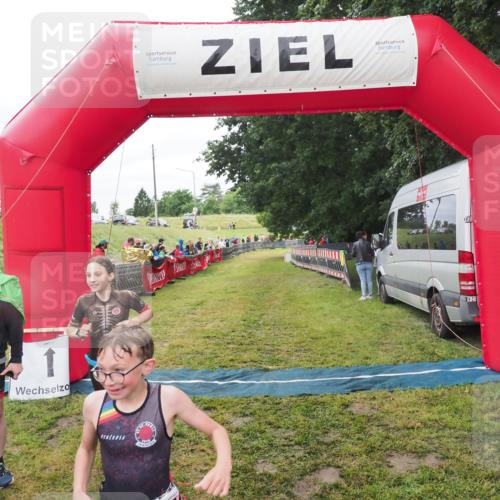 21.06.2025 - 27. Vierlanden-Triathlon MichiJ http://msf.ph/oto/8051419 15.06.2026 15:25:02 Ziel 1352, 1370 meine-sportfotos.de