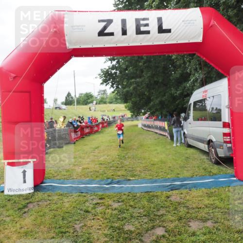21.06.2025 - 27. Vierlanden-Triathlon MichiJ http://msf.ph/oto/8051451 15.06.2026 15:26:19 Ziel 1344 meine-sportfotos.de