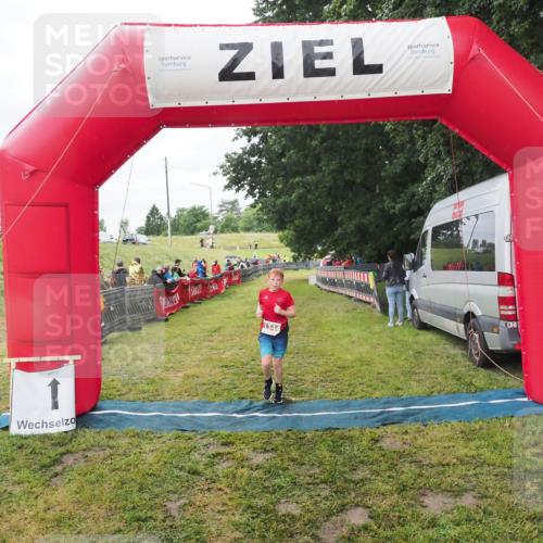 21.06.2025 - 27. Vierlanden-Triathlon MichiJ http://msf.ph/oto/8051456 15.06.2026 15:26:20 Ziel 1344 meine-sportfotos.de