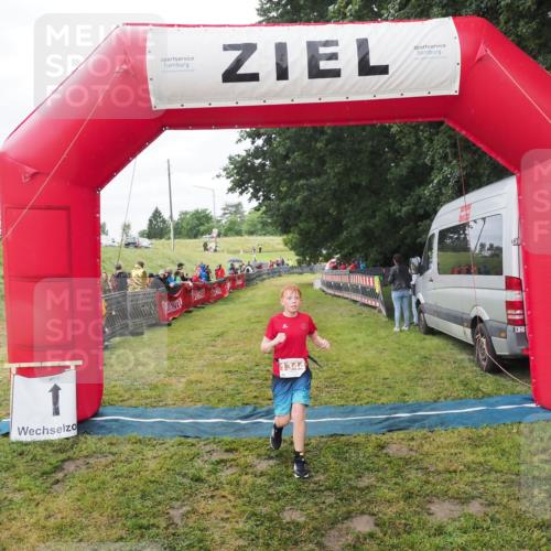 21.06.2025 - 27. Vierlanden-Triathlon MichiJ http://msf.ph/oto/8051460 15.06.2026 15:26:21 Ziel 1344 meine-sportfotos.de
