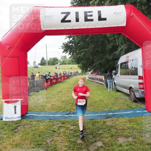 21.06.2025 - 27. Vierlanden-Triathlon MichiJ http://msf.ph/oto/8051462 15.06.2026 15:26:21 Ziel 1344 meine-sportfotos.de