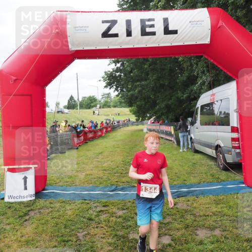 21.06.2025 - 27. Vierlanden-Triathlon MichiJ http://msf.ph/oto/8051464 15.06.2026 15:26:22 Ziel 1344 meine-sportfotos.de