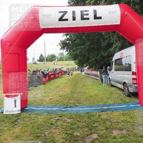 21.06.2025 - 27. Vierlanden-Triathlon MichiJ http://msf.ph/oto/8051466 15.06.2026 15:26:33 Ziel 1335 meine-sportfotos.de