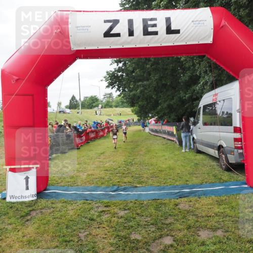 21.06.2025 - 27. Vierlanden-Triathlon MichiJ http://msf.ph/oto/8051469 15.06.2026 15:26:34 Ziel 1335, 1364 meine-sportfotos.de