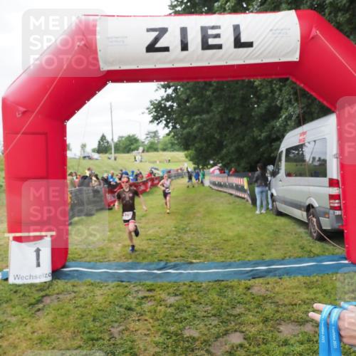 21.06.2025 - 27. Vierlanden-Triathlon MichiJ http://msf.ph/oto/8051479 15.06.2026 15:26:36 Ziel 1335, 1364 meine-sportfotos.de