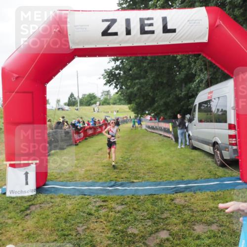 21.06.2025 - 27. Vierlanden-Triathlon MichiJ http://msf.ph/oto/8051487 15.06.2026 15:26:37 Ziel 1335, 1364 meine-sportfotos.de