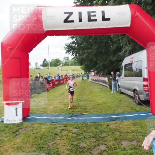 21.06.2025 - 27. Vierlanden-Triathlon MichiJ http://msf.ph/oto/8051489 15.06.2026 15:26:37 Ziel 1335, 1364 meine-sportfotos.de