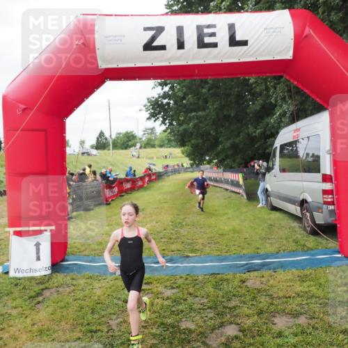 21.06.2025 - 27. Vierlanden-Triathlon MichiJ http://msf.ph/oto/8051511 15.06.2026 15:27:01 Ziel 1341, 1368 meine-sportfotos.de