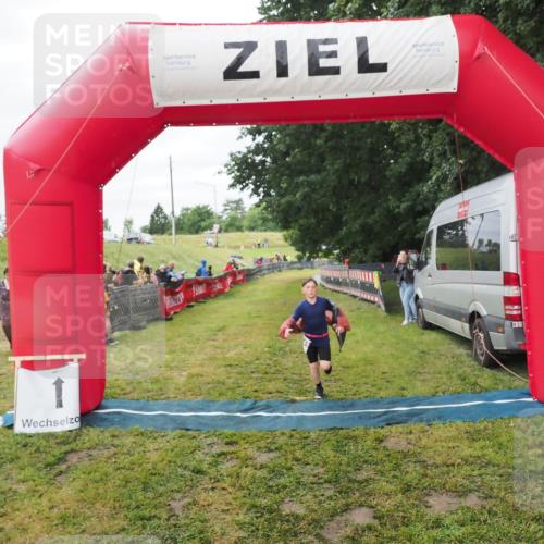 21.06.2025 - 27. Vierlanden-Triathlon MichiJ http://msf.ph/oto/8051517 15.06.2026 15:27:02 Ziel 1341, 1368 meine-sportfotos.de