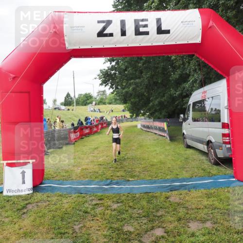 21.06.2025 - 27. Vierlanden-Triathlon MichiJ http://msf.ph/oto/8051528 15.06.2026 15:28:28 Ziel 1322 meine-sportfotos.de