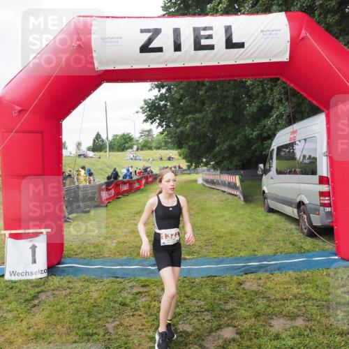 21.06.2025 - 27. Vierlanden-Triathlon MichiJ http://msf.ph/oto/8051539 15.06.2026 15:28:30 Ziel 1322 meine-sportfotos.de