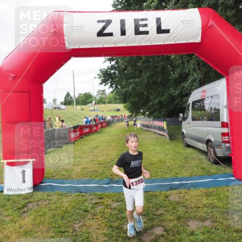 21.06.2025 - 27. Vierlanden-Triathlon MichiJ http://msf.ph/oto/8051555 15.06.2026 15:28:51 Ziel 1326, 1358 meine-sportfotos.de