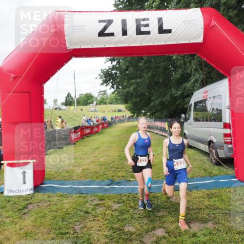 21.06.2025 - 27. Vierlanden-Triathlon MichiJ http://msf.ph/oto/8051573 15.06.2026 15:28:56 Ziel 1321, 1326, 1358 meine-sportfotos.de