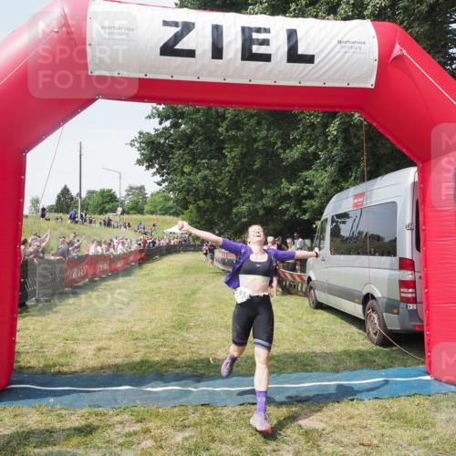 21.06.2025 - 27. Vierlanden-Triathlon KatJ http://msf.ph/oto/8051636 15.06.2025 11:39:28 Ziel 575 meine-sportfotos.de