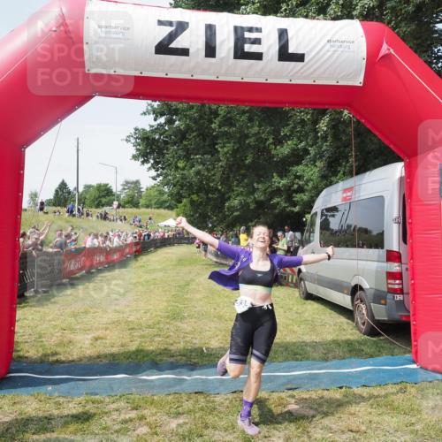 21.06.2025 - 27. Vierlanden-Triathlon KatJ http://msf.ph/oto/8051637 15.06.2025 11:39:28 Ziel 575 meine-sportfotos.de