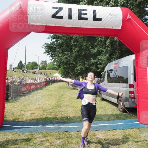 21.06.2025 - 27. Vierlanden-Triathlon KatJ http://msf.ph/oto/8051638 15.06.2025 11:39:28 Ziel 575 meine-sportfotos.de