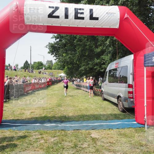 21.06.2025 - 27. Vierlanden-Triathlon KatJ http://msf.ph/oto/8051641 15.06.2025 11:39:35 Ziel 575 meine-sportfotos.de
